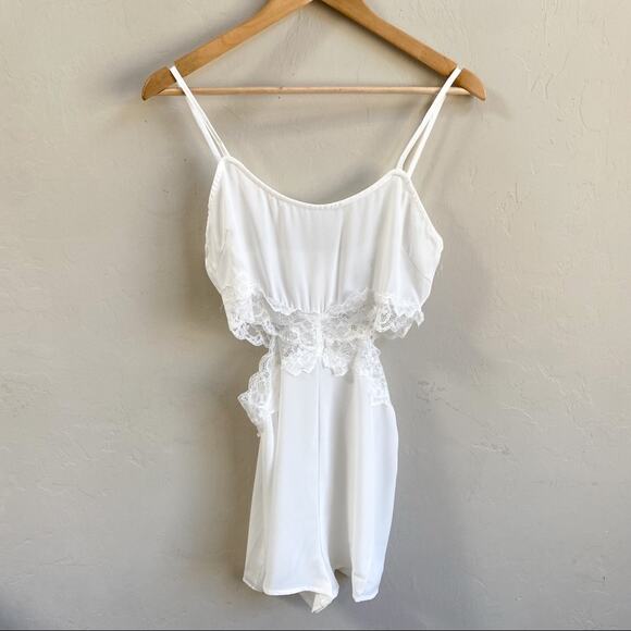 NWT Lulu’s Looks of Lust Ivory Lace Cutout‎ Lingerie Romper - Picture 5 of 6